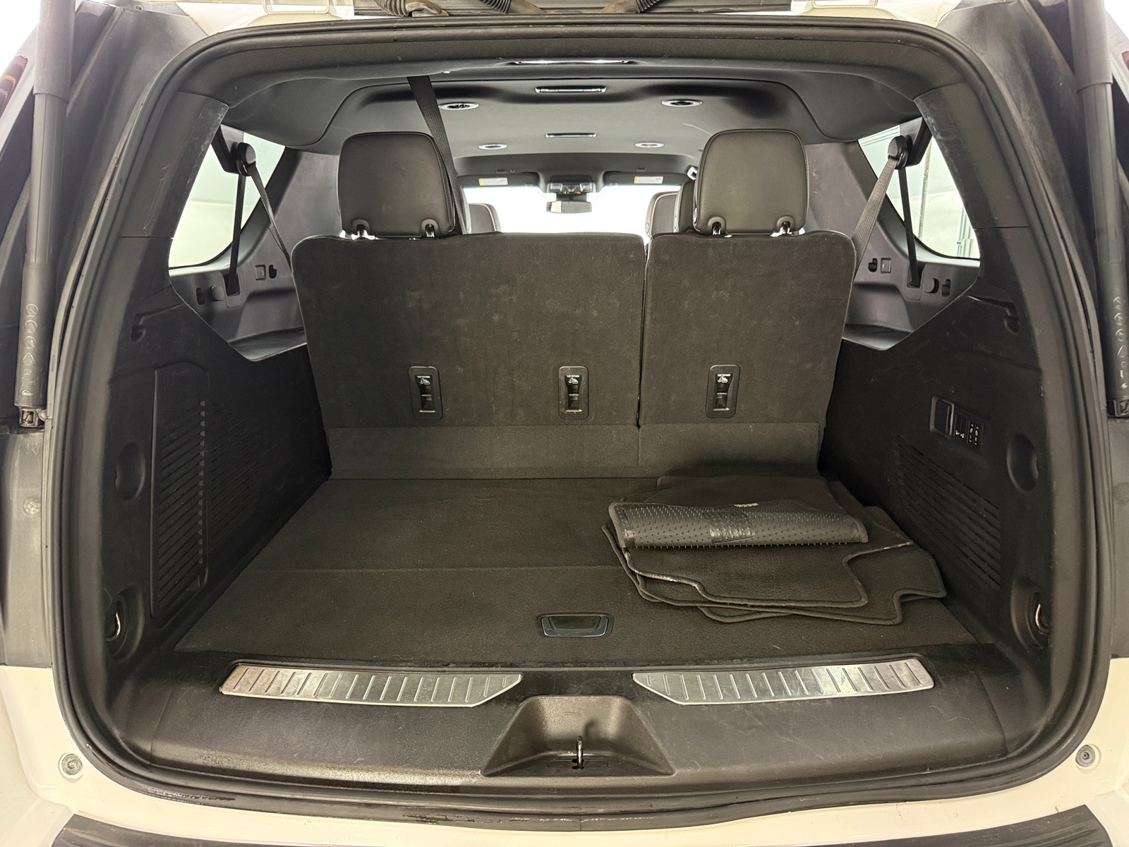 Thumbnail: 2023 Chevrolet Suburban - 6