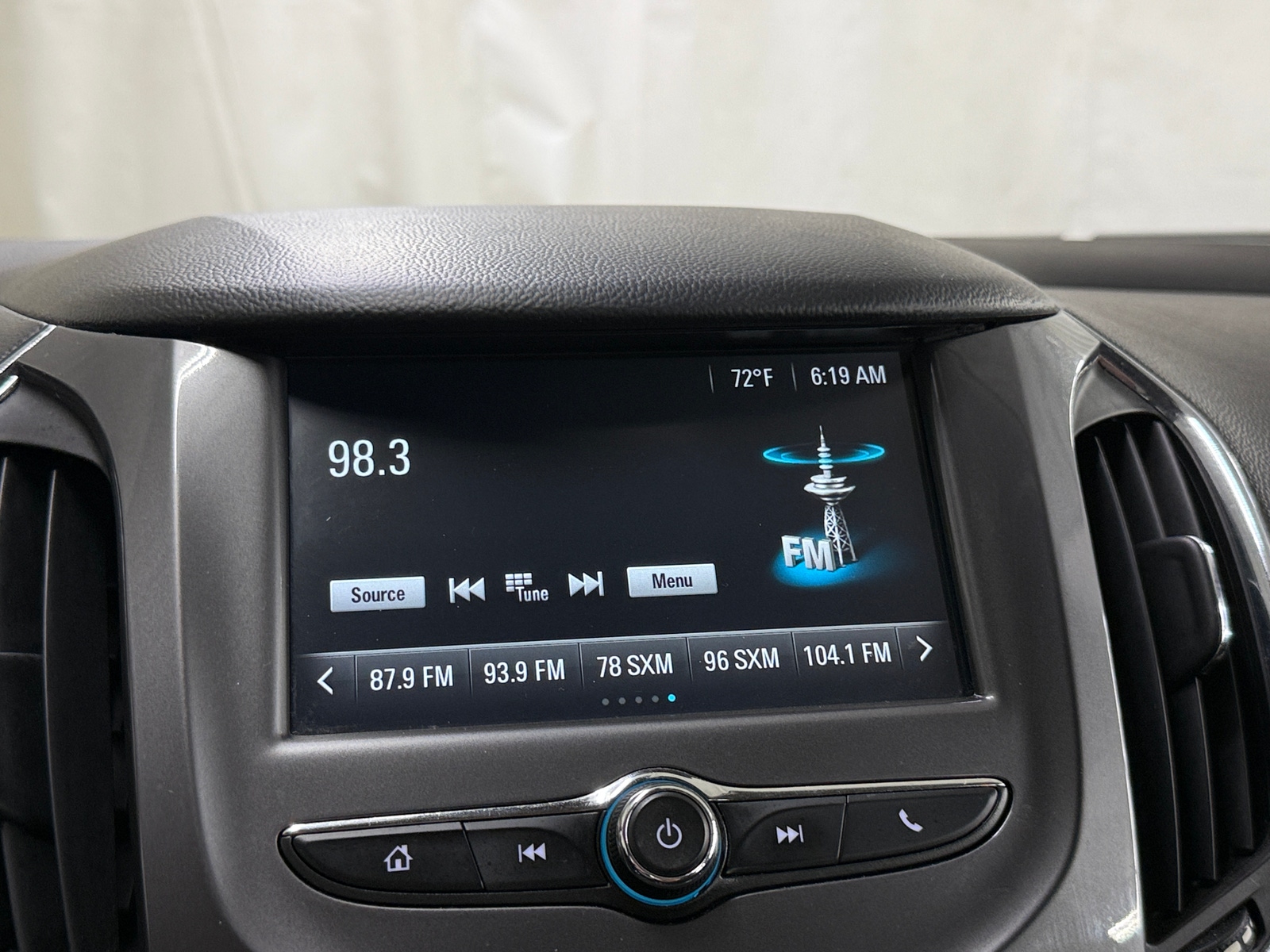 Thumbnail: 2017 Chevrolet Cruze - 4