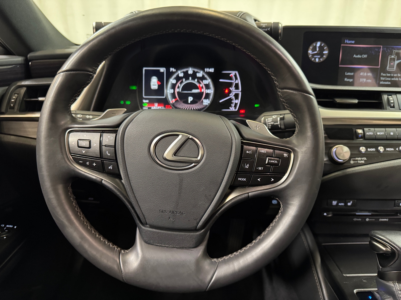 Thumbnail: 2021 Lexus ES - 4