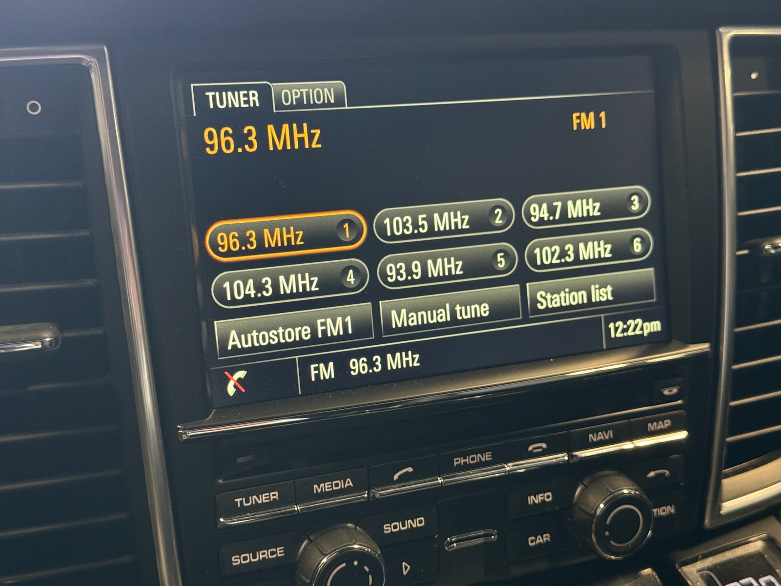 Thumbnail: 2016 Porsche Panamera - 3