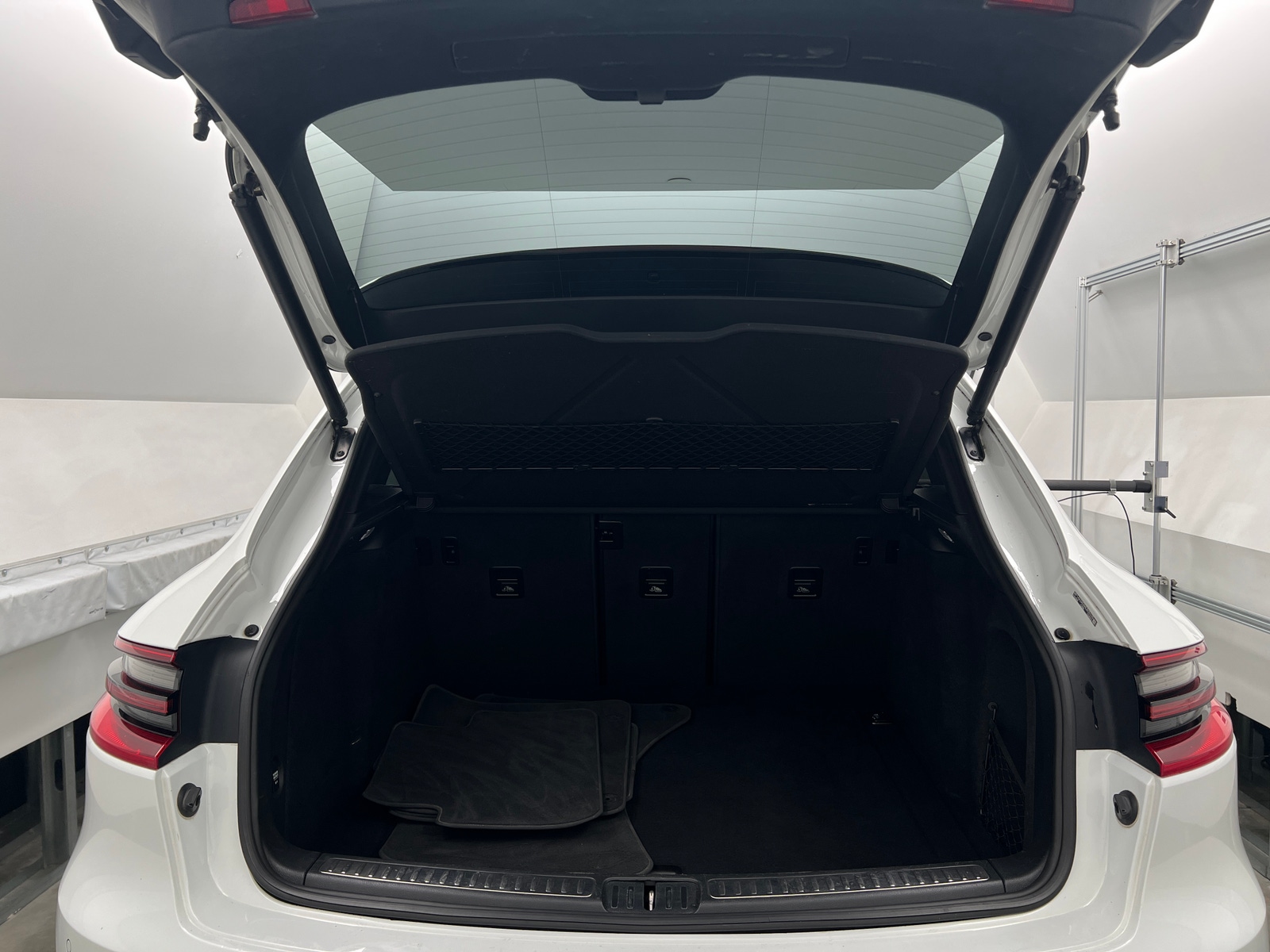 Thumbnail: 2017 Porsche Macan - 6