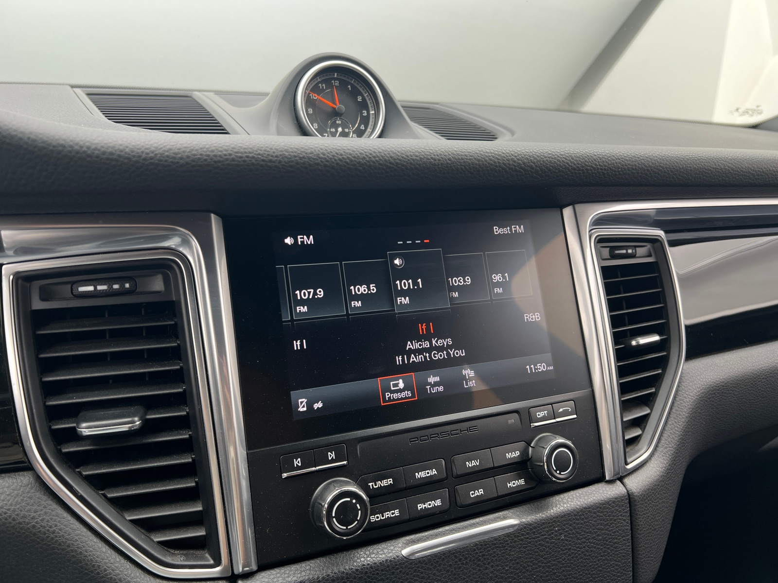 Thumbnail: 2017 Porsche Macan - 3