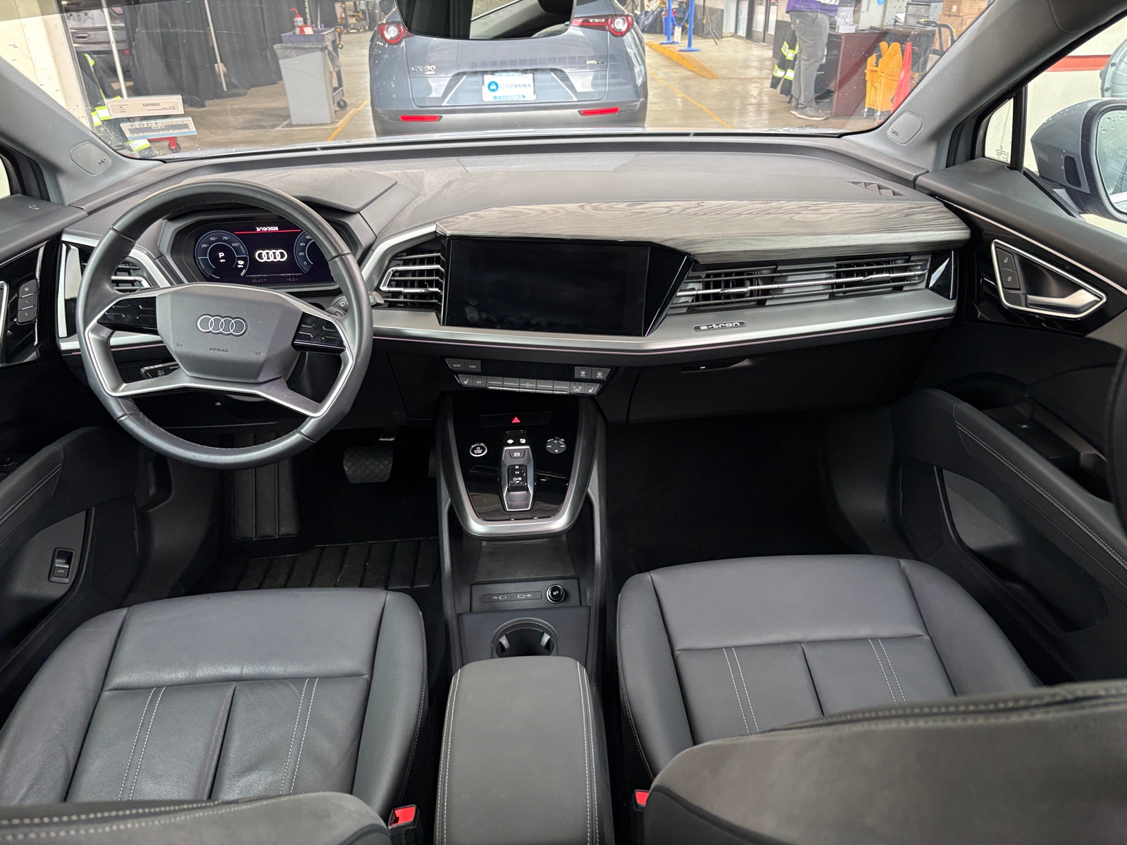 Thumbnail: 2022 Audi Q4 e-tron - 2