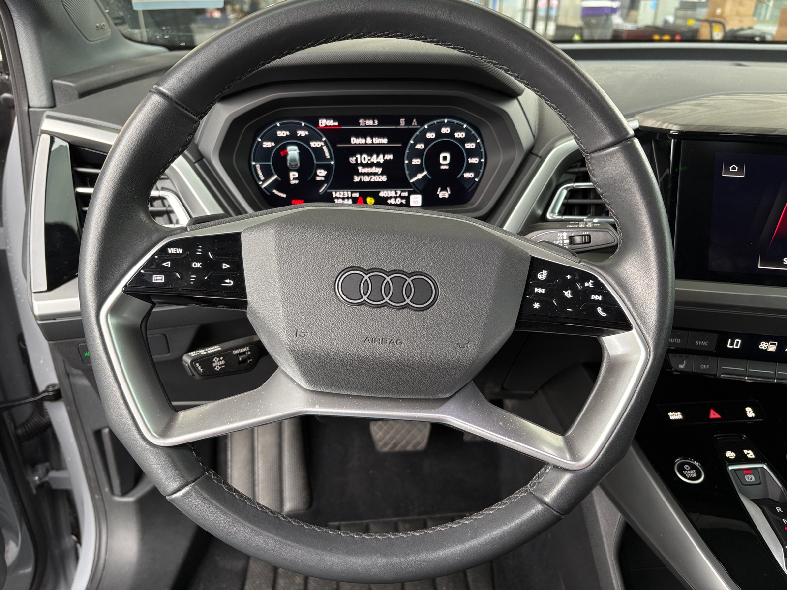 Thumbnail: 2022 Audi Q4 e-tron - 4