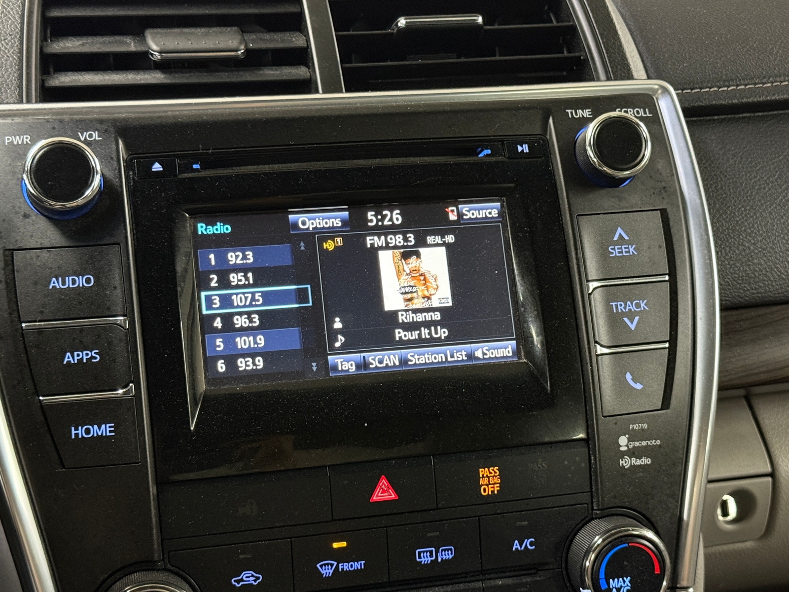 Thumbnail: 2015 Toyota Camry - 4