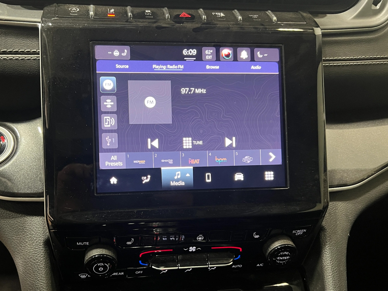 Thumbnail: 2023 Jeep Grand Cherokee - 4