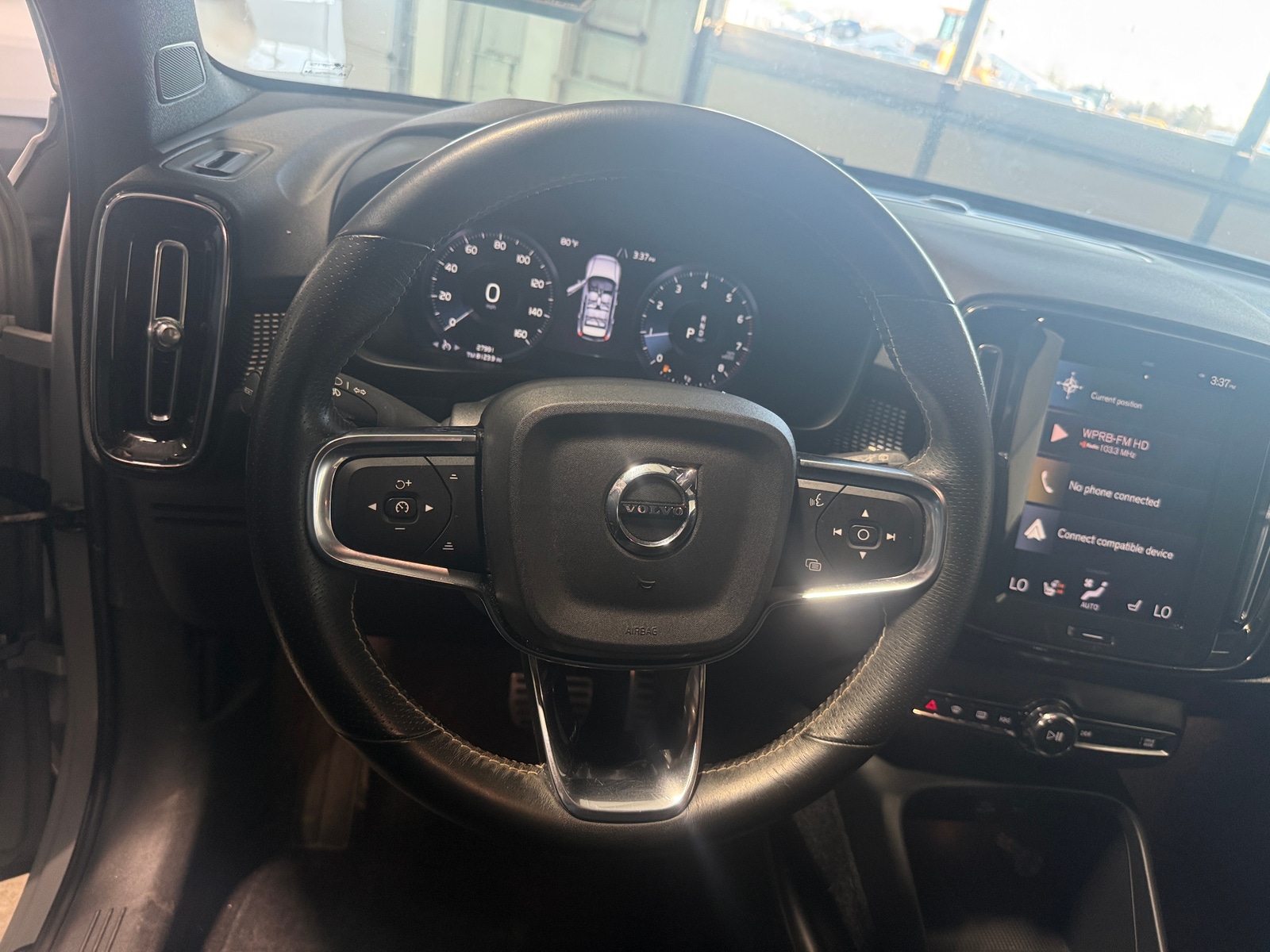 Thumbnail: 2021 Volvo XC40 - 4