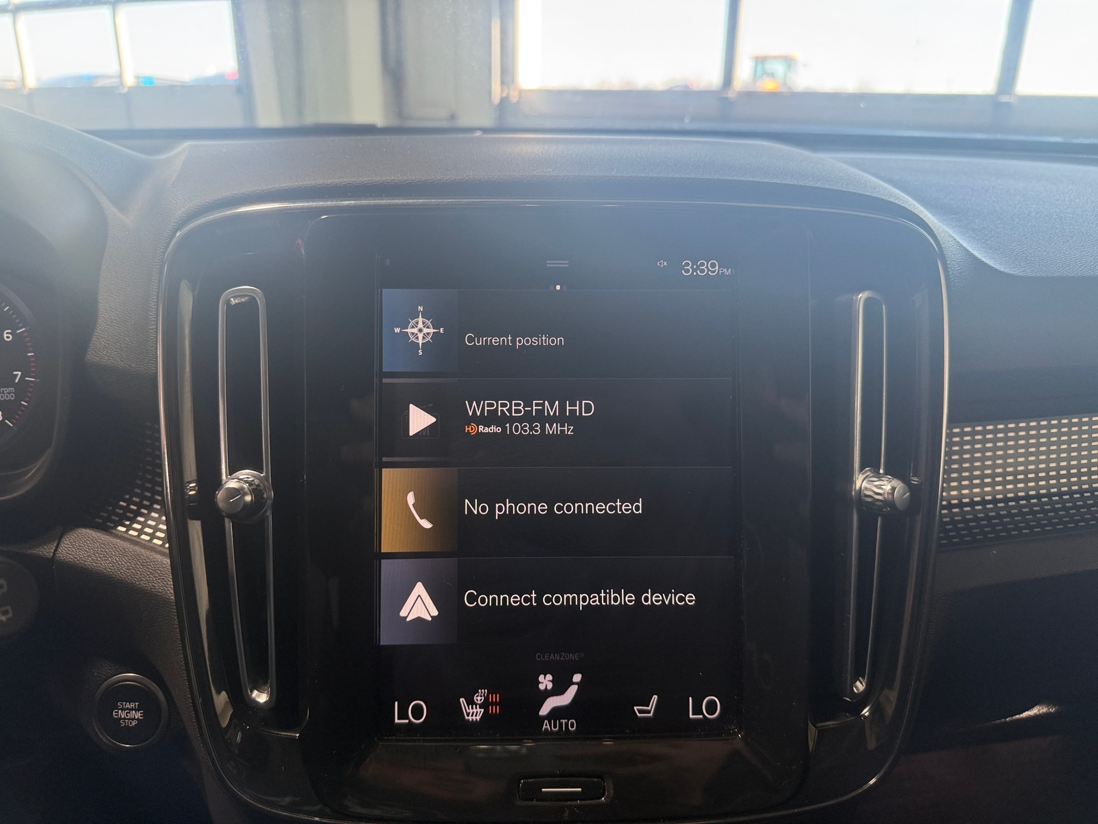 Thumbnail: 2021 Volvo XC40 - 3