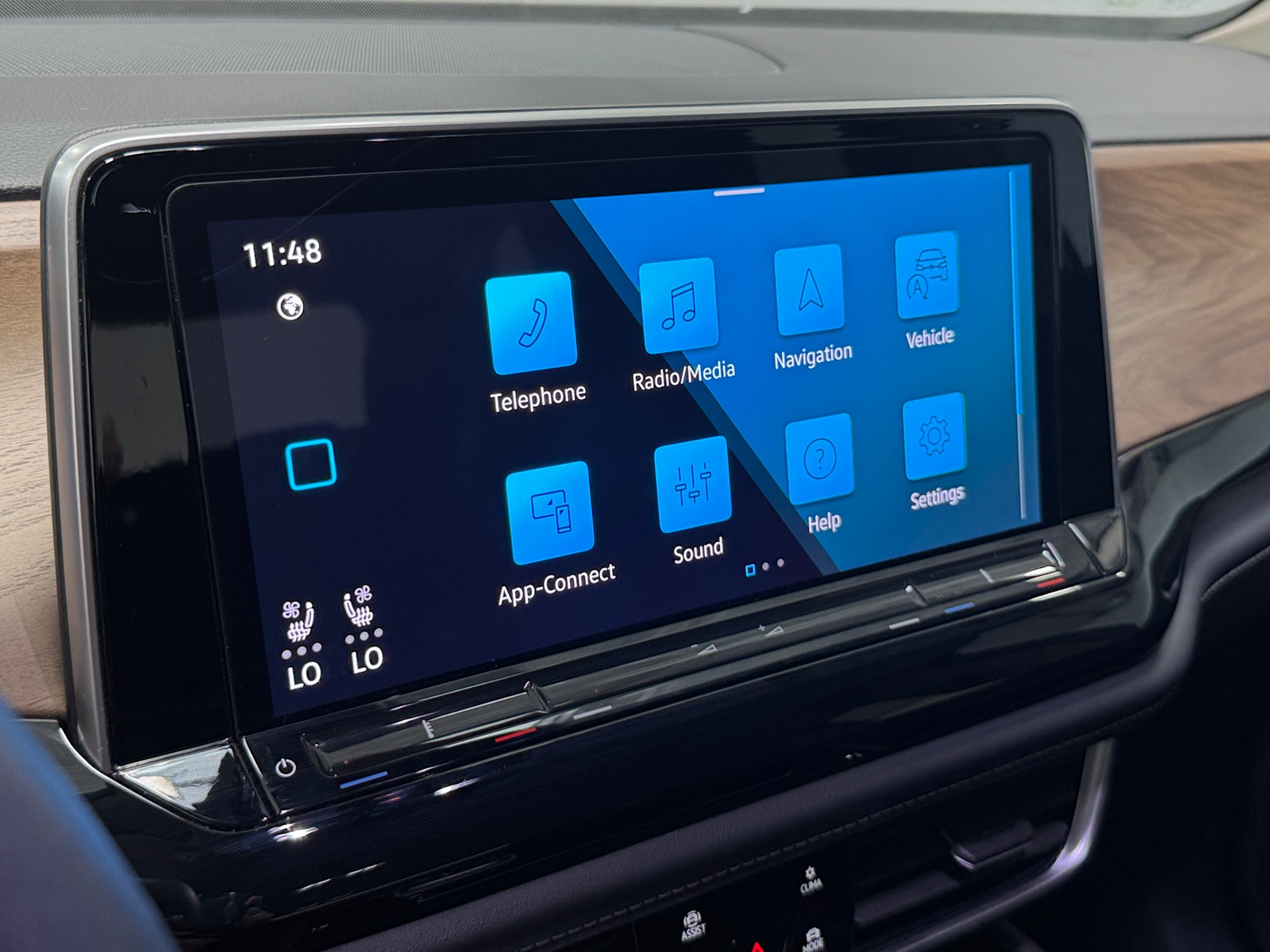 Thumbnail: 2024 Volkswagen Atlas - 3