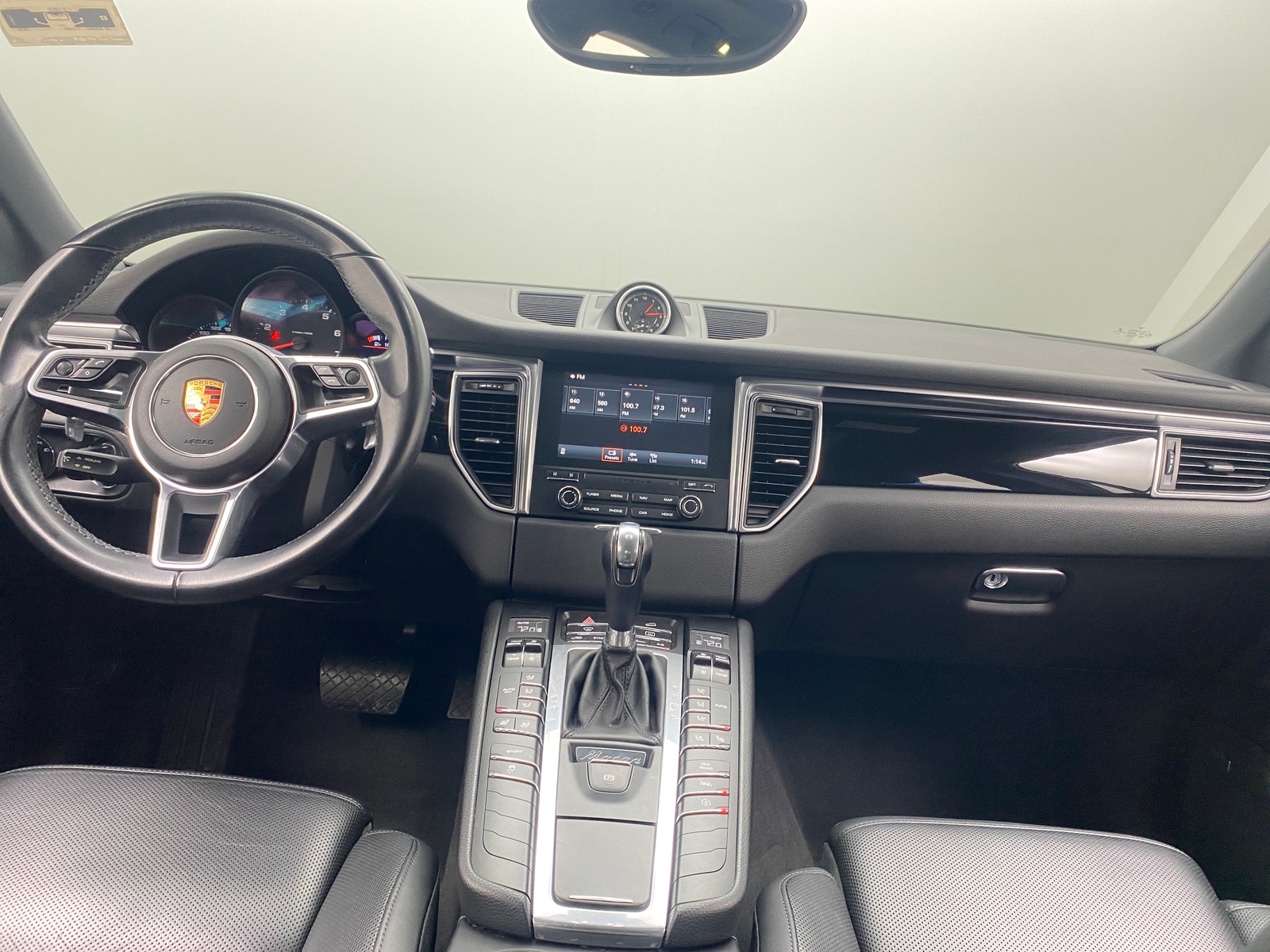 Thumbnail: 2018 Porsche Macan - 2