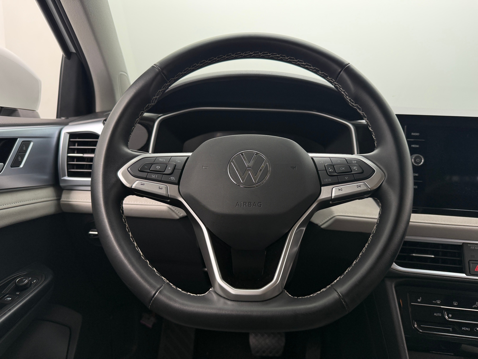 Thumbnail: 2025 Volkswagen Taos - 5