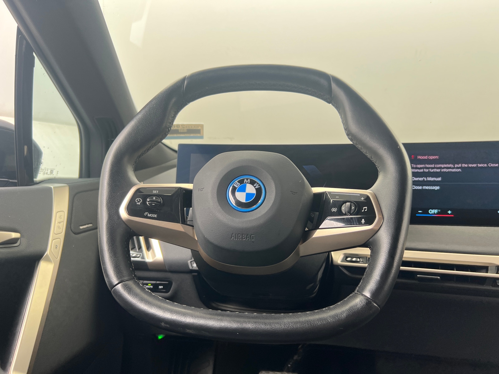 Thumbnail: 2022 BMW iX - 4