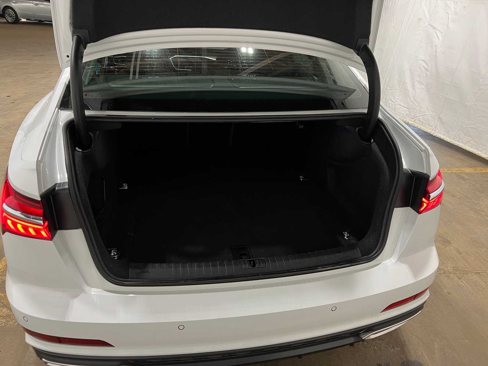 Thumbnail: 2020 Audi A6 - 6