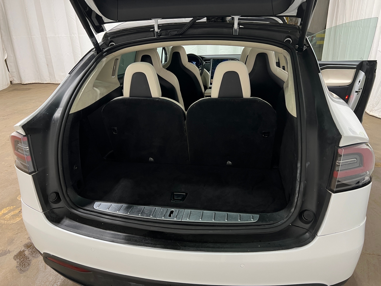 Thumbnail: 2018 Tesla Model X - 6