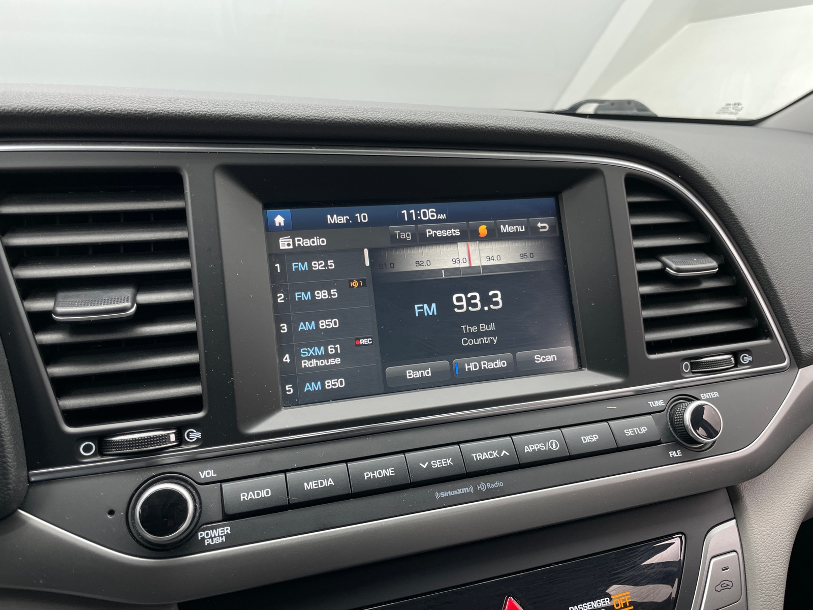 Thumbnail: 2017 Hyundai Elantra - 4