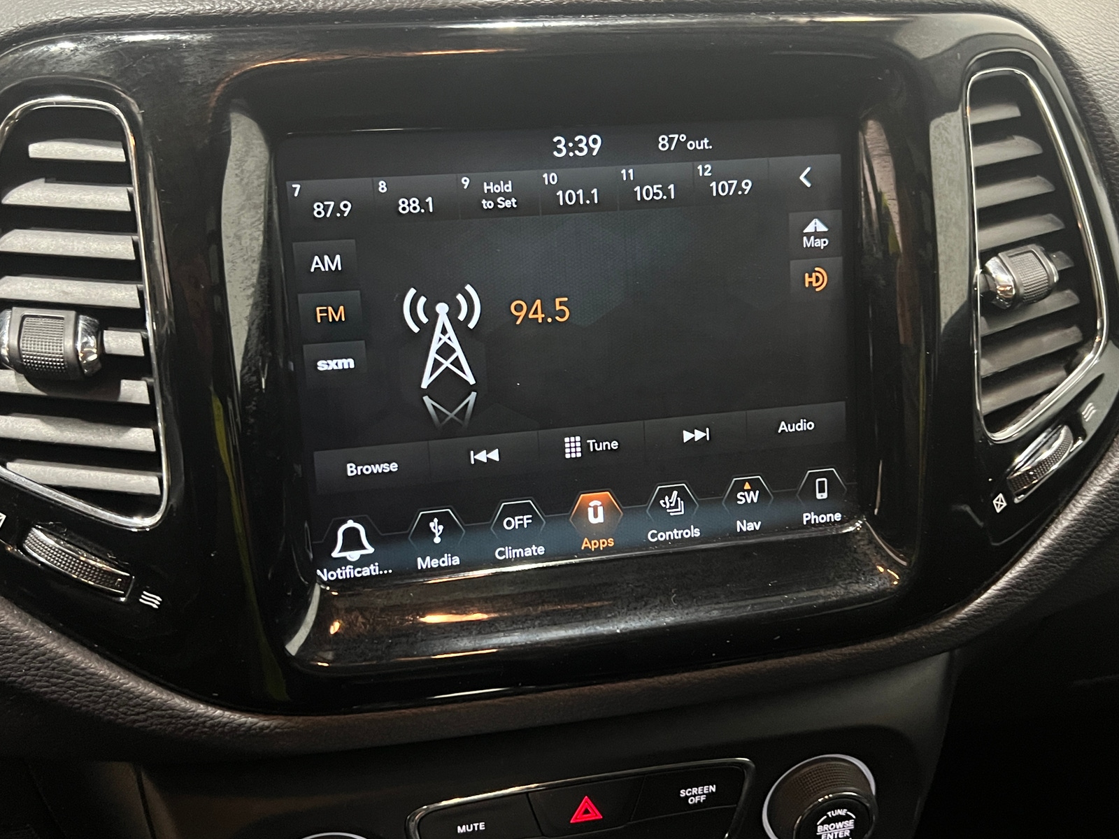 Thumbnail: 2018 Jeep Compass - 3