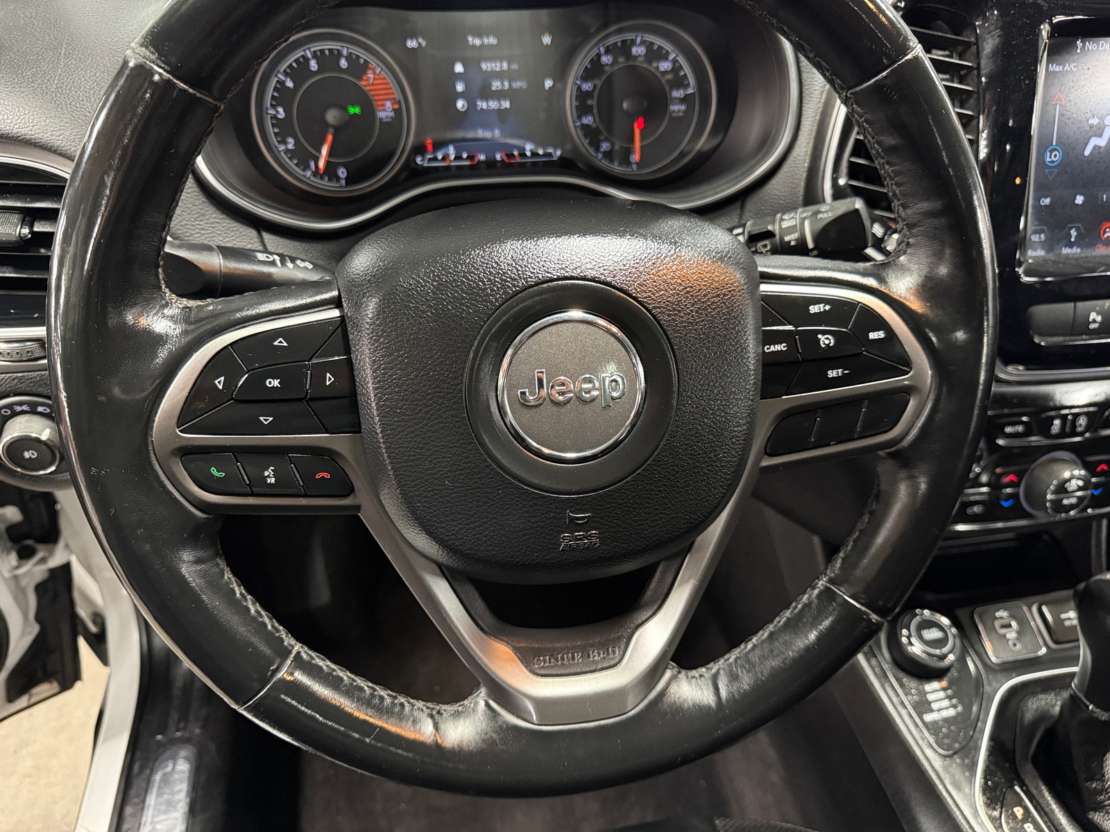 Thumbnail: 2019 Jeep Cherokee - 4