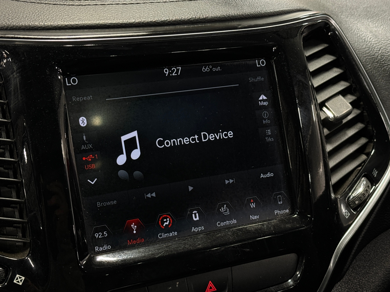 Thumbnail: 2019 Jeep Cherokee - 3