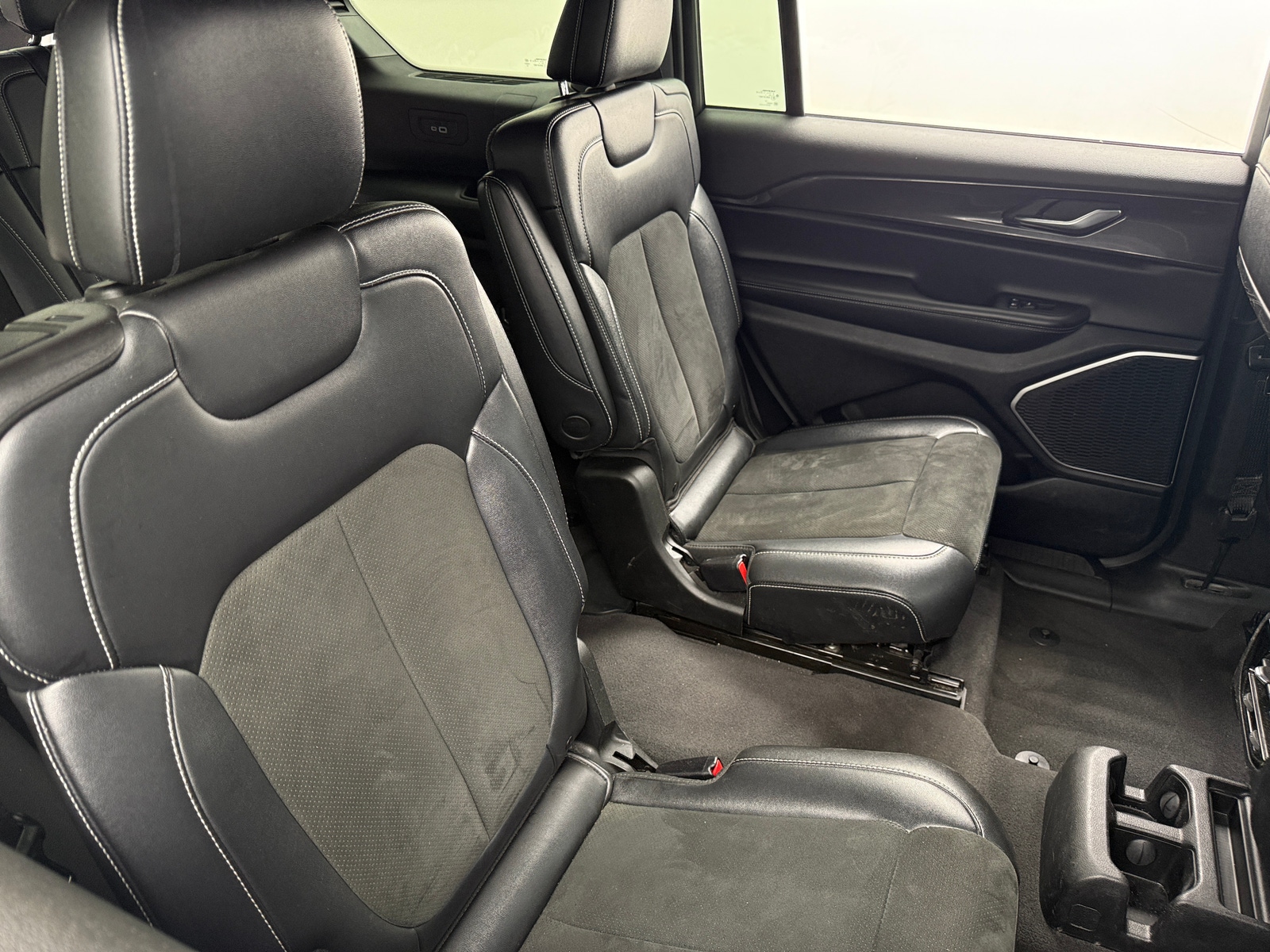 Thumbnail: 2022 Jeep Grand Cherokee L - 5