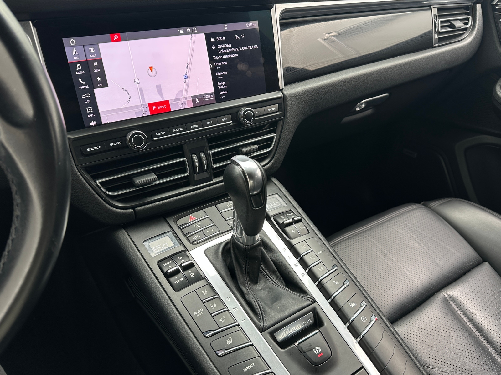 Thumbnail: 2021 Porsche Macan - 3