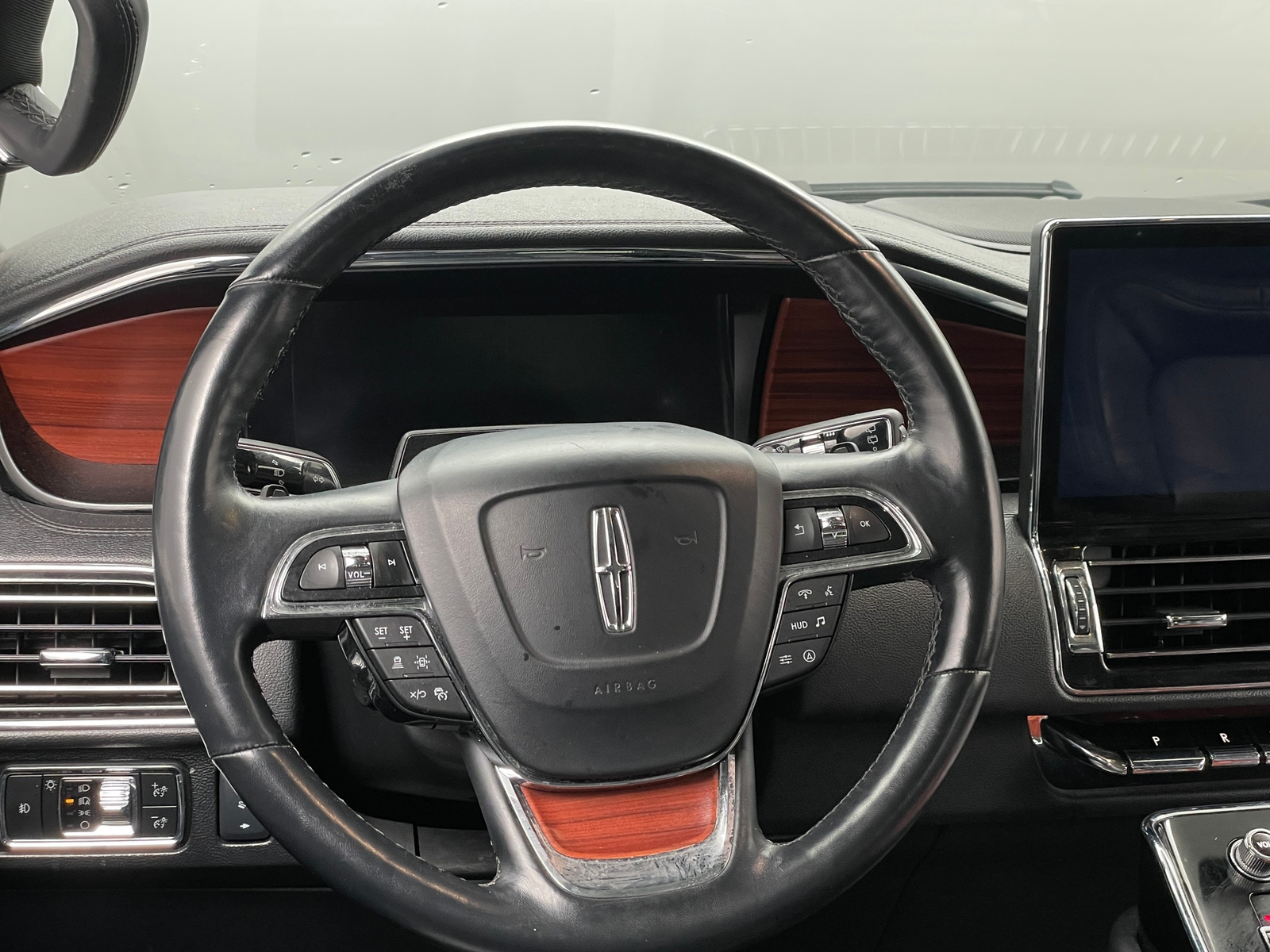 Thumbnail: 2024 Lincoln Navigator - 4