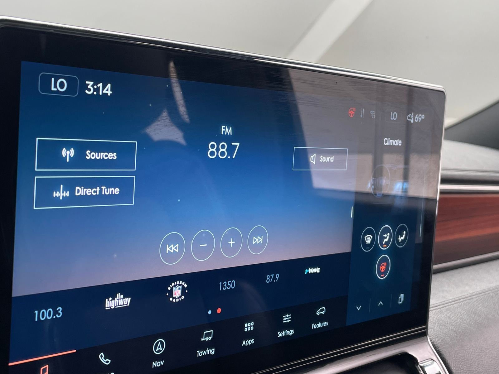 Thumbnail: 2024 Lincoln Navigator - 3