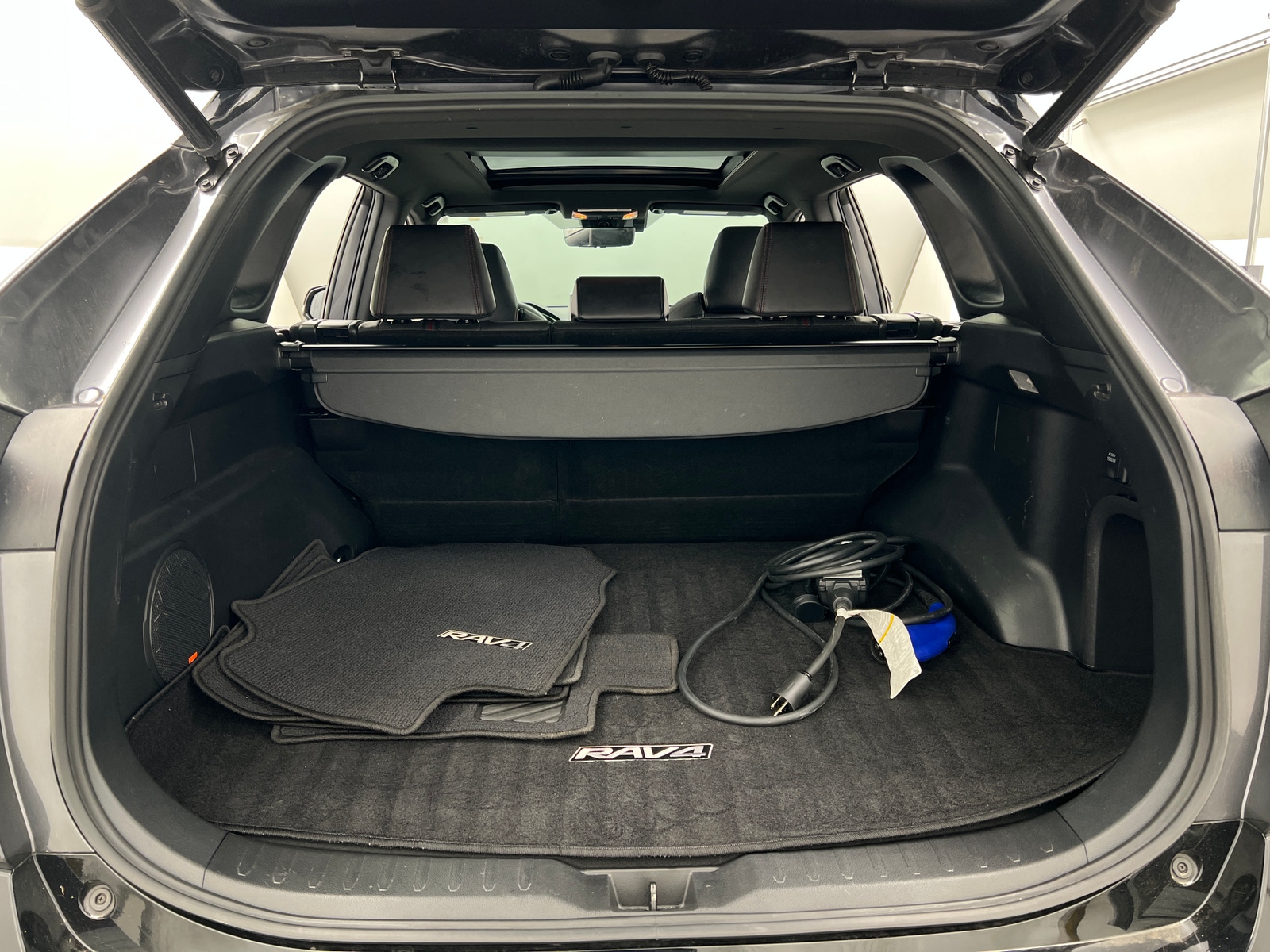 Thumbnail: 2021 Toyota RAV4 - 6