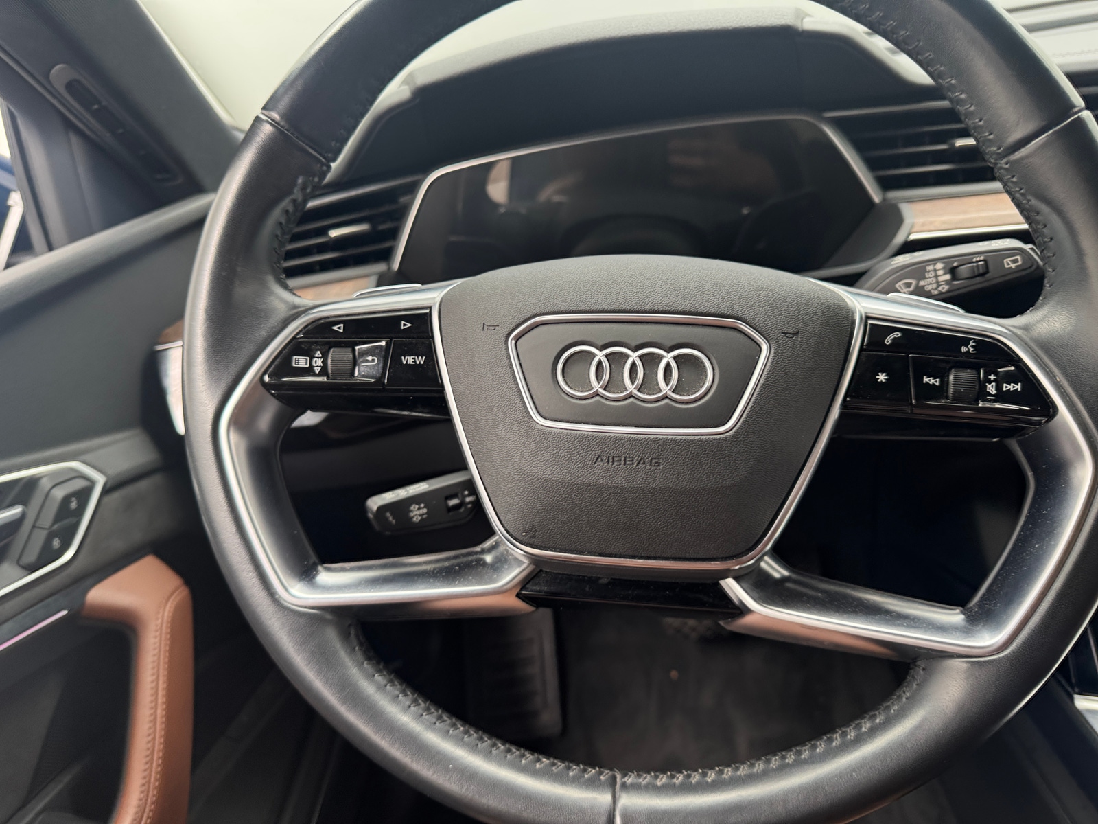 Thumbnail: 2019 Audi e-tron - 4