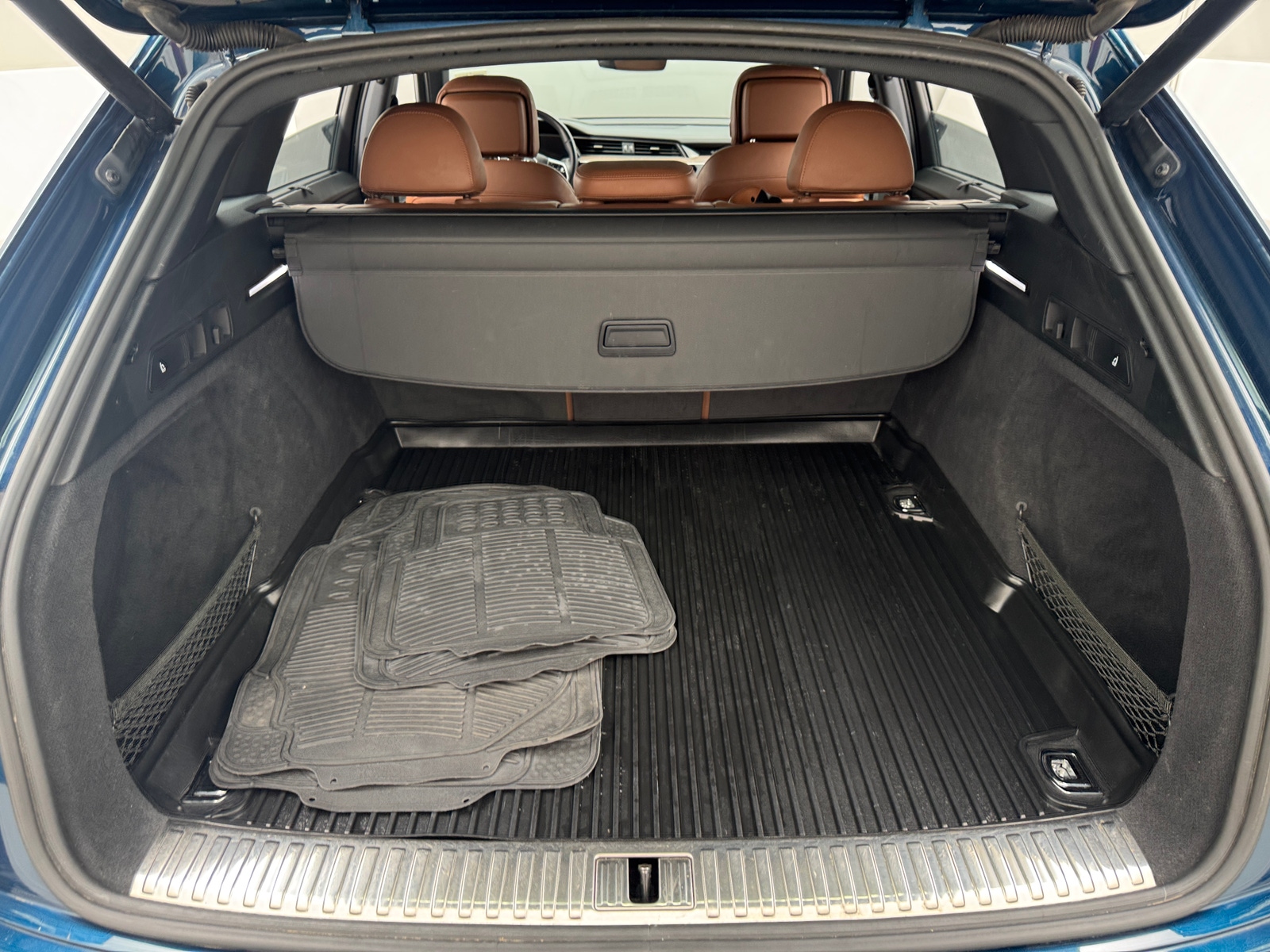 Thumbnail: 2019 Audi e-tron - 6