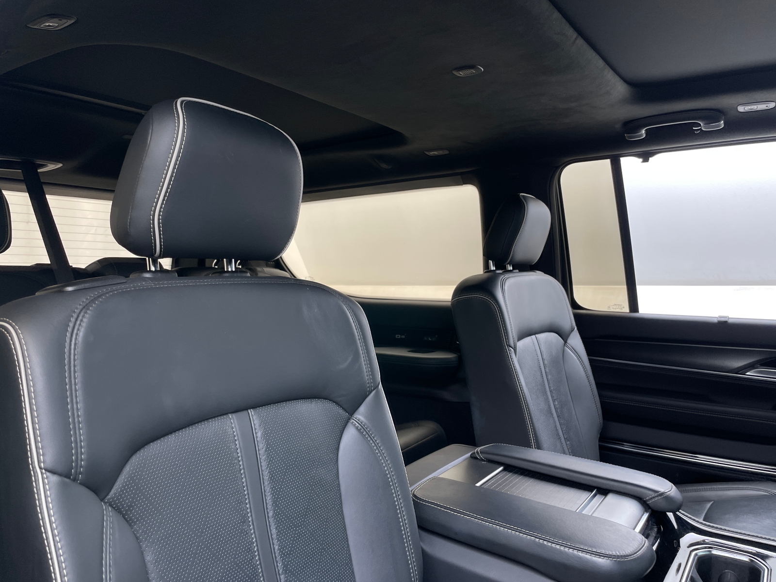 Thumbnail: 2022 Jeep Grand Wagoneer - 5