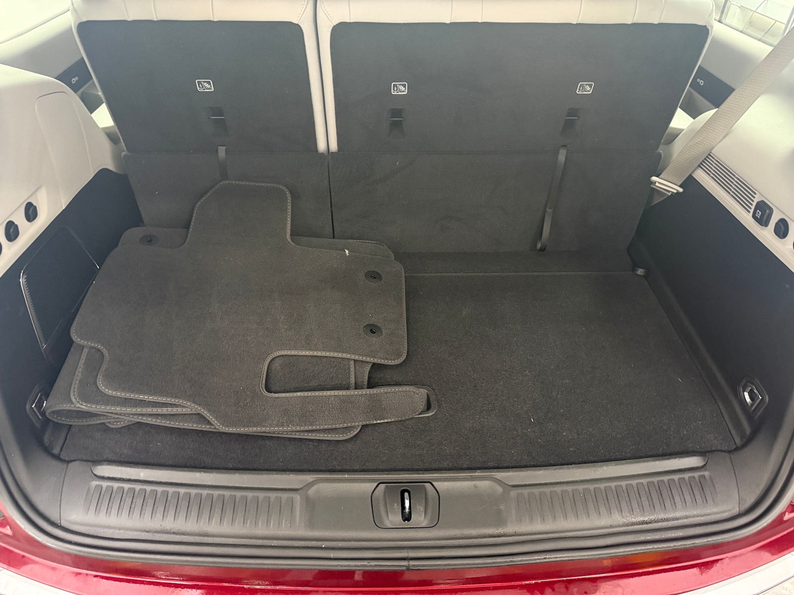 Thumbnail: 2023 Jeep Wagoneer - 6