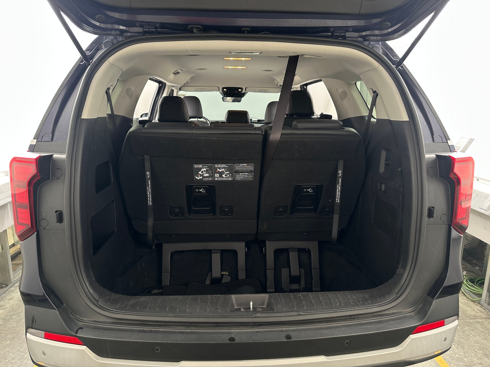 Thumbnail: 2025 Kia Carnival - 6