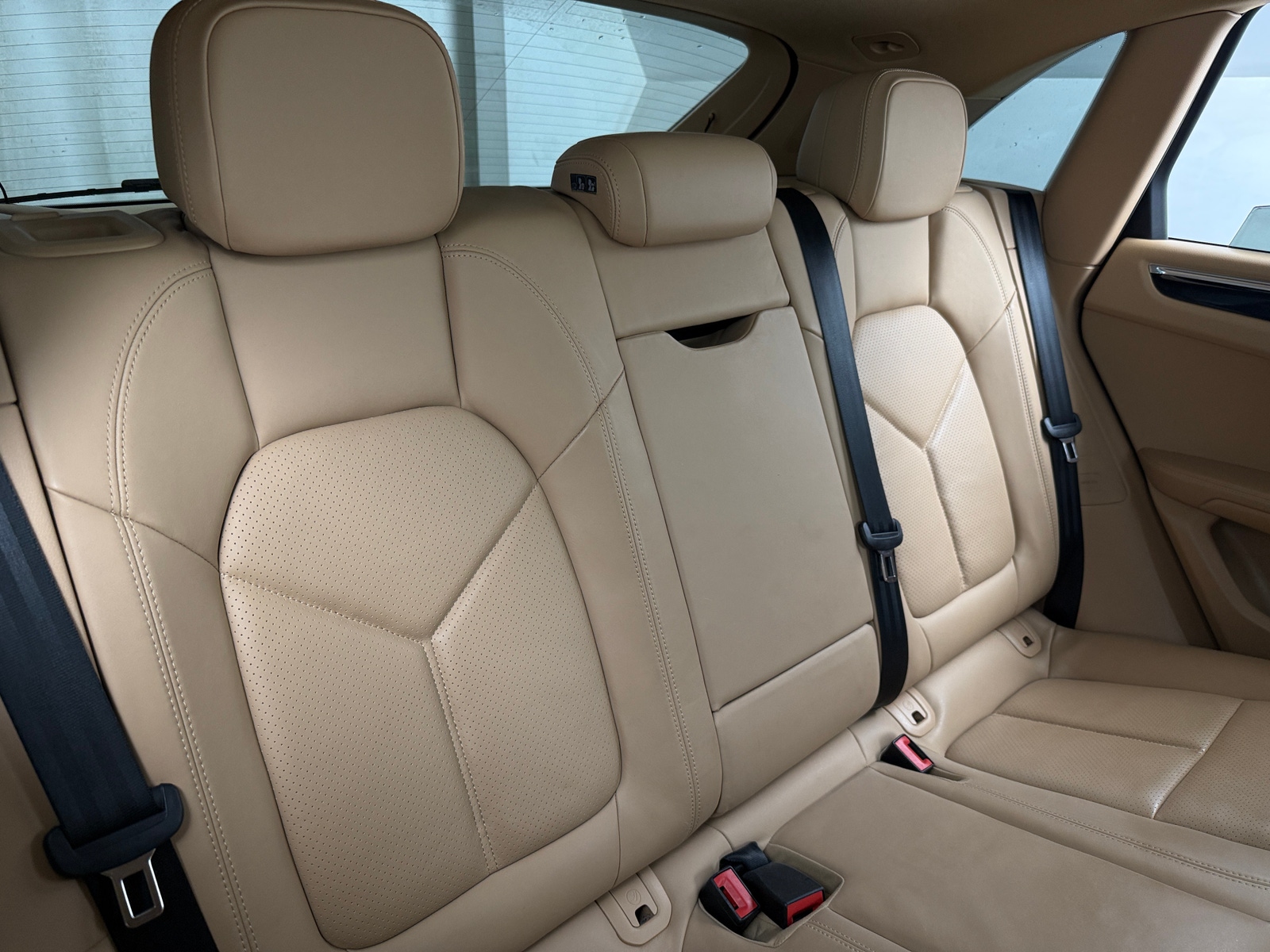 Thumbnail: 2016 Porsche Macan - 5