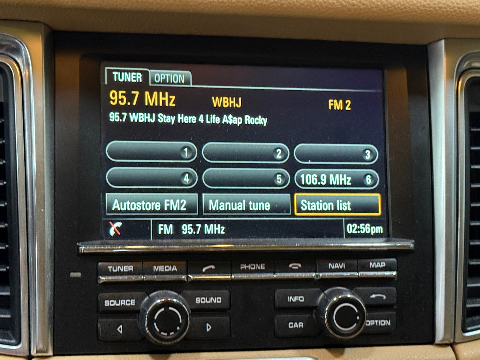 Thumbnail: 2016 Porsche Macan - 3