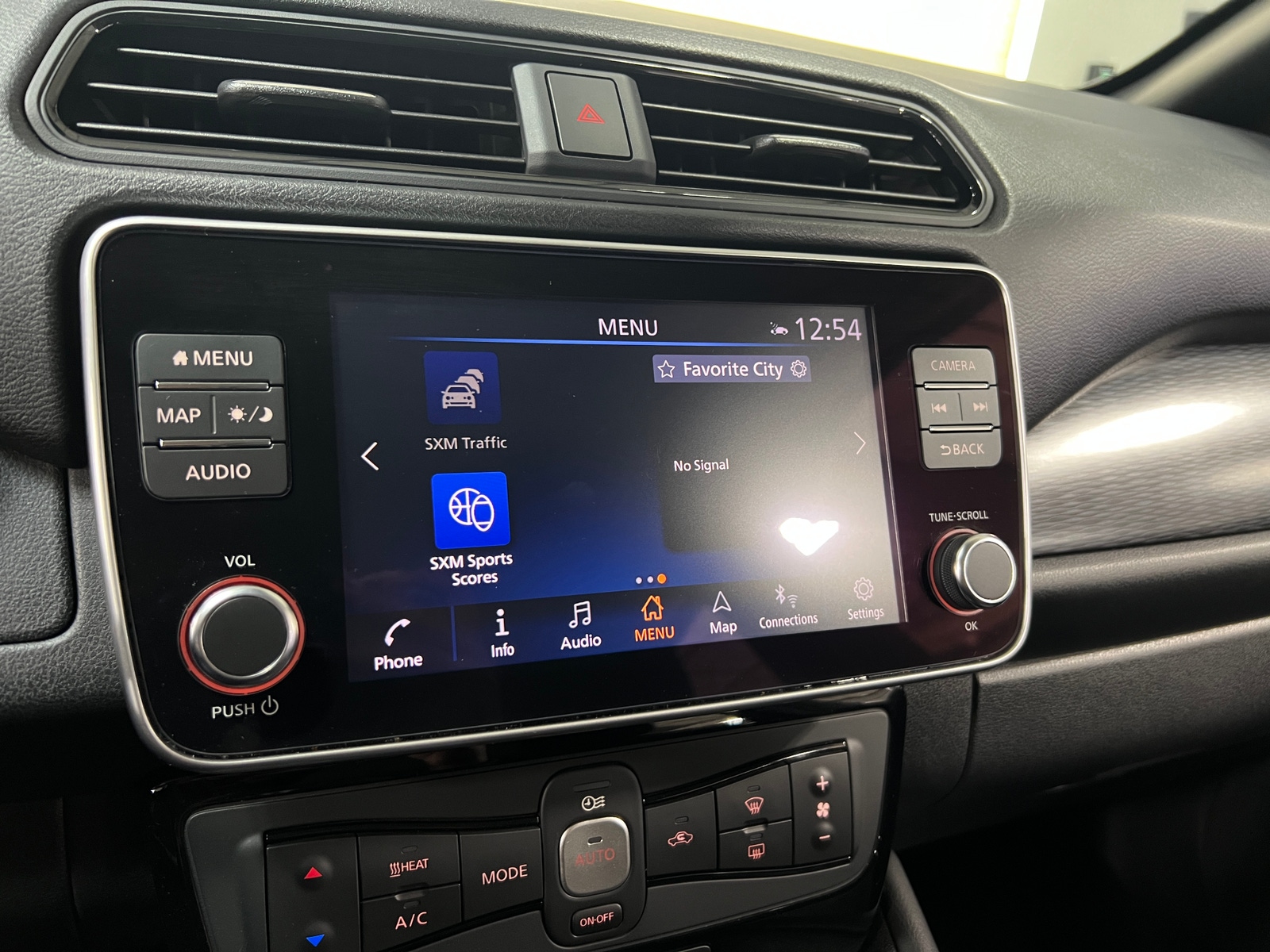 Thumbnail: 2022 Nissan Leaf - 4