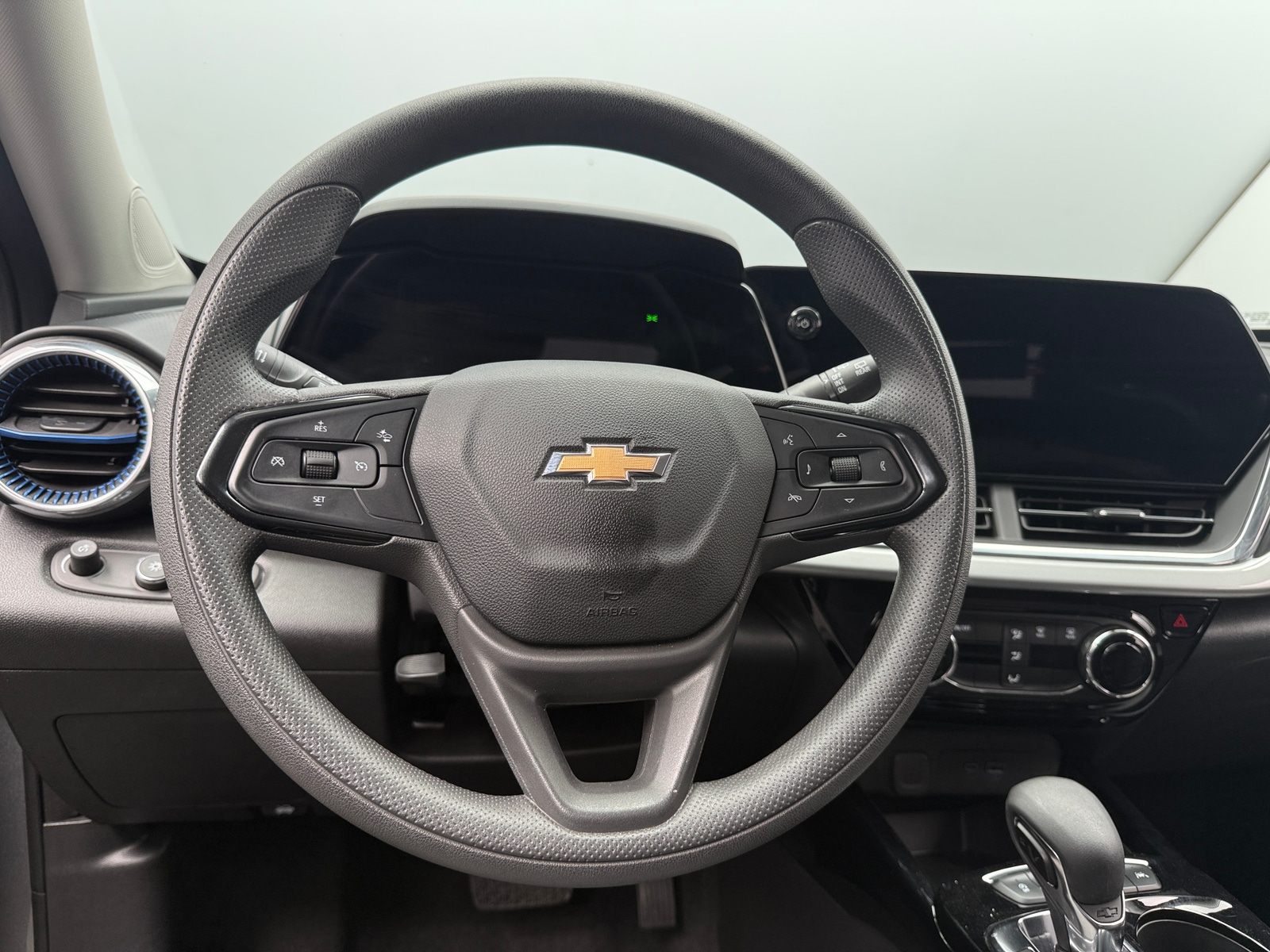 Thumbnail: 2025 Chevrolet Trax - 5