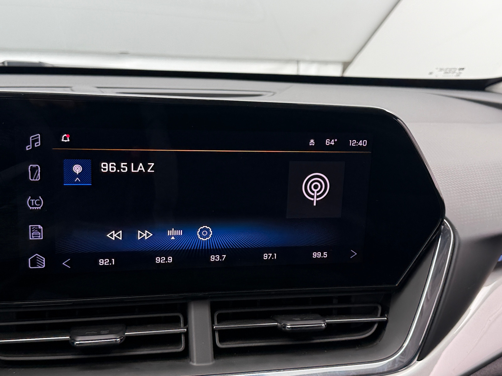 Thumbnail: 2025 Chevrolet Trax - 4