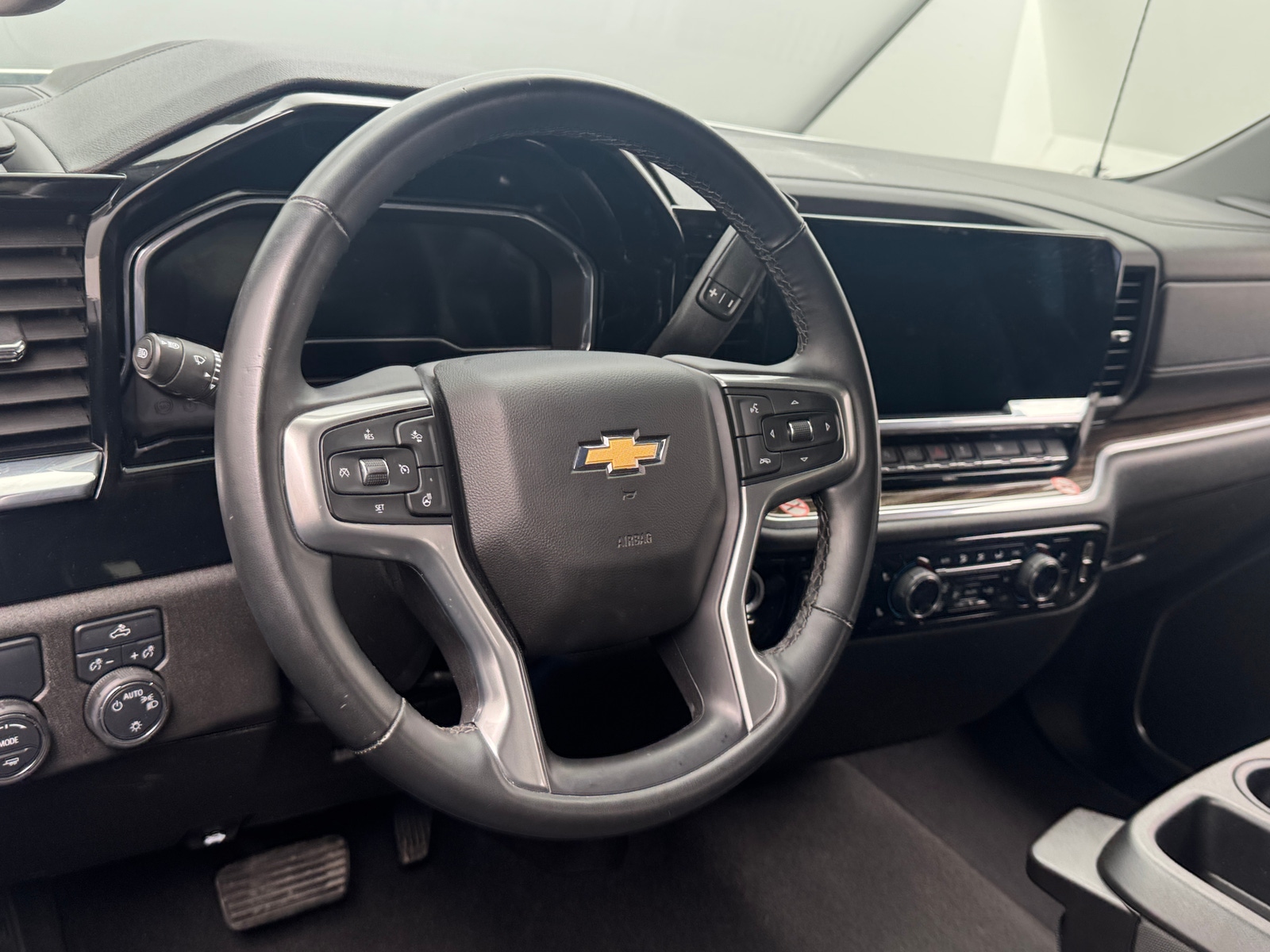 Thumbnail: 2025 Chevrolet Silverado 1500 - 5