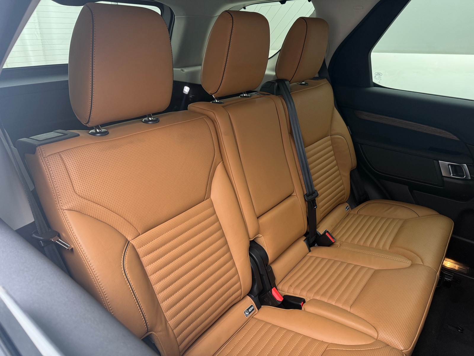 Thumbnail: 2017 Land Rover Discovery - 5