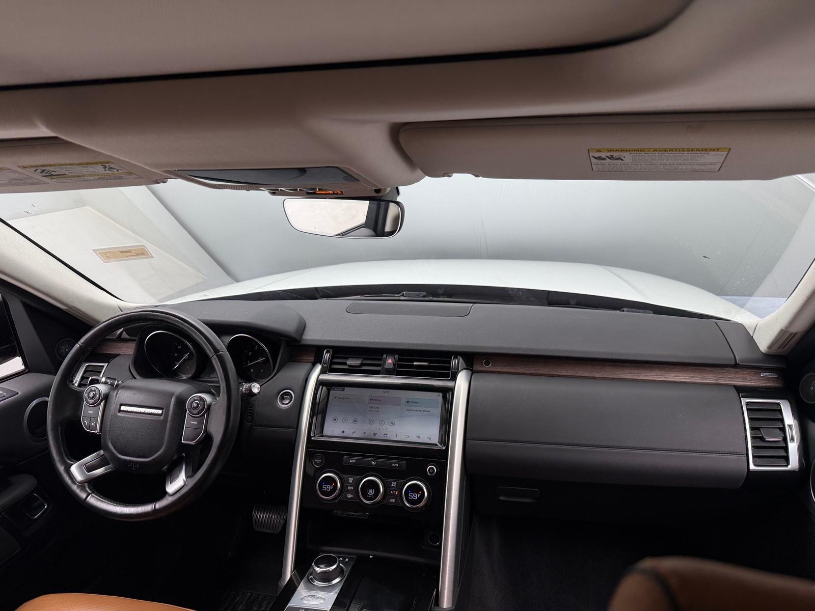 Thumbnail: 2017 Land Rover Discovery - 2