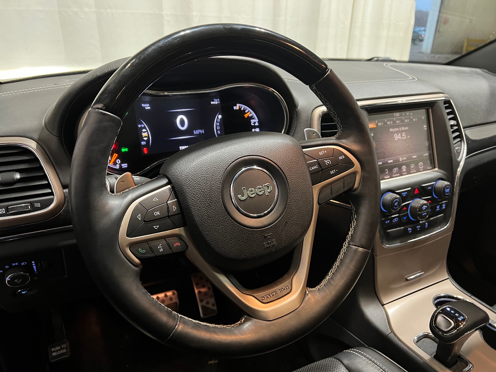 Thumbnail: 2015 Jeep Grand Cherokee - 4