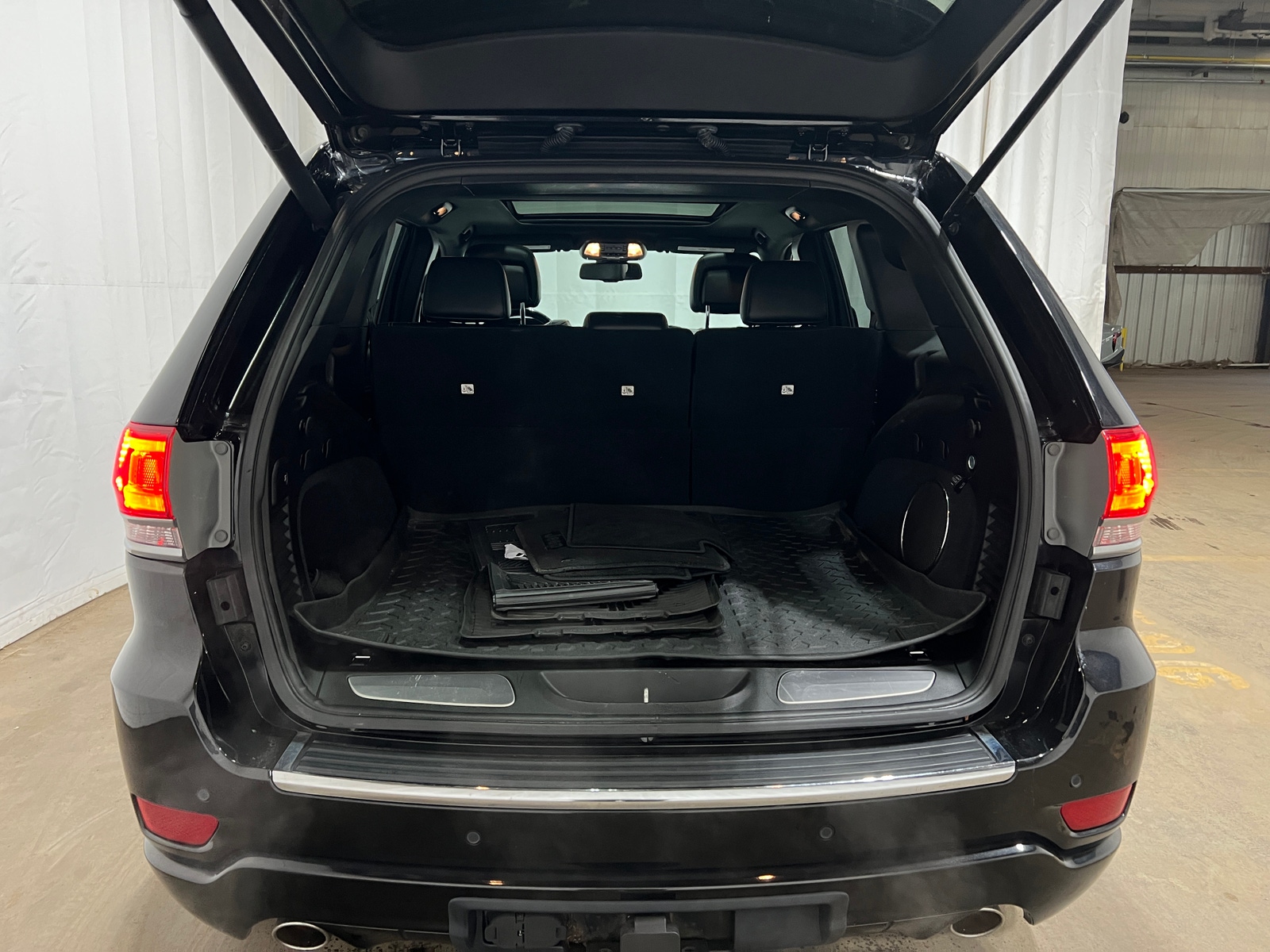 Thumbnail: 2015 Jeep Grand Cherokee - 6