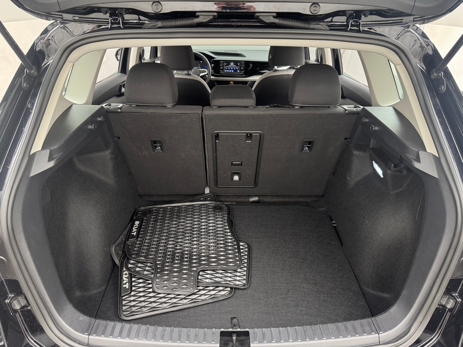 Thumbnail: 2024 Volkswagen Taos - 7