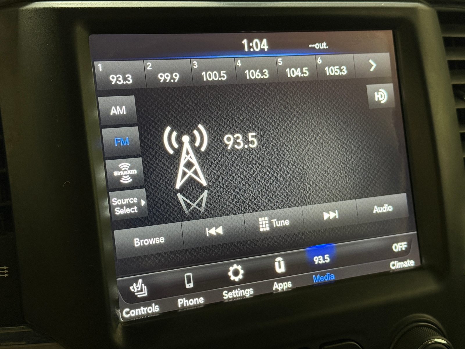 Thumbnail: 2019 RAM 1500 Classic - 3