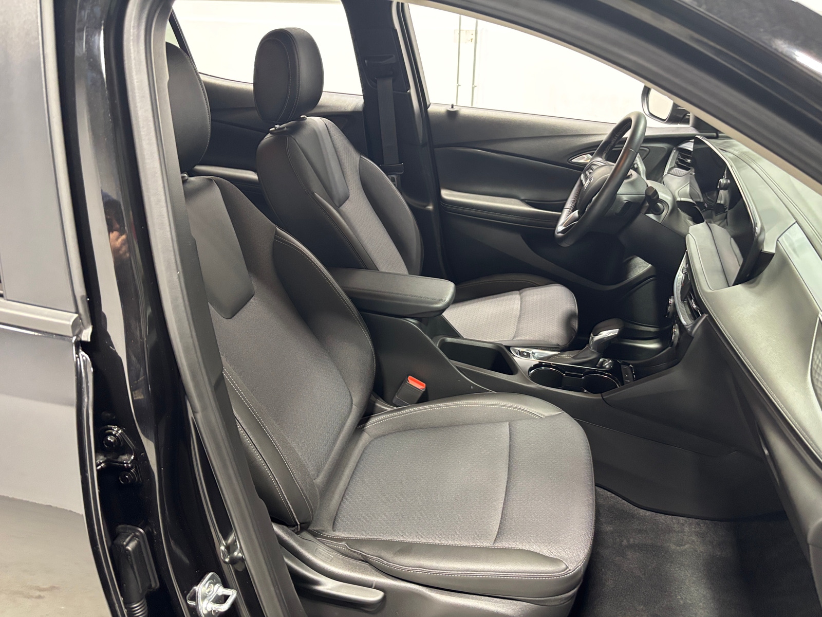 Thumbnail: 2025 Buick Encore GX - 2