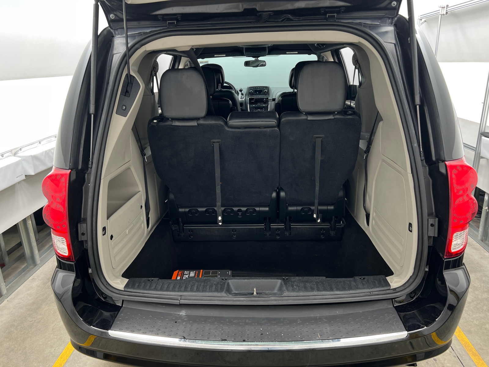 Thumbnail: 2016 Dodge Grand Caravan - 6