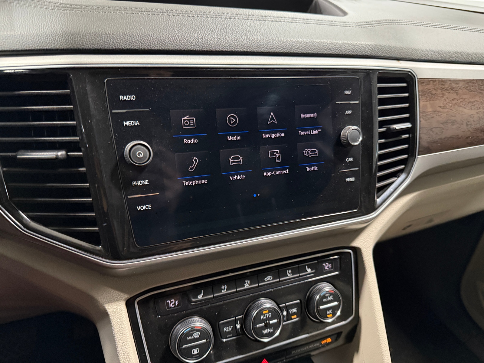 Thumbnail: 2018 Volkswagen Atlas - 3