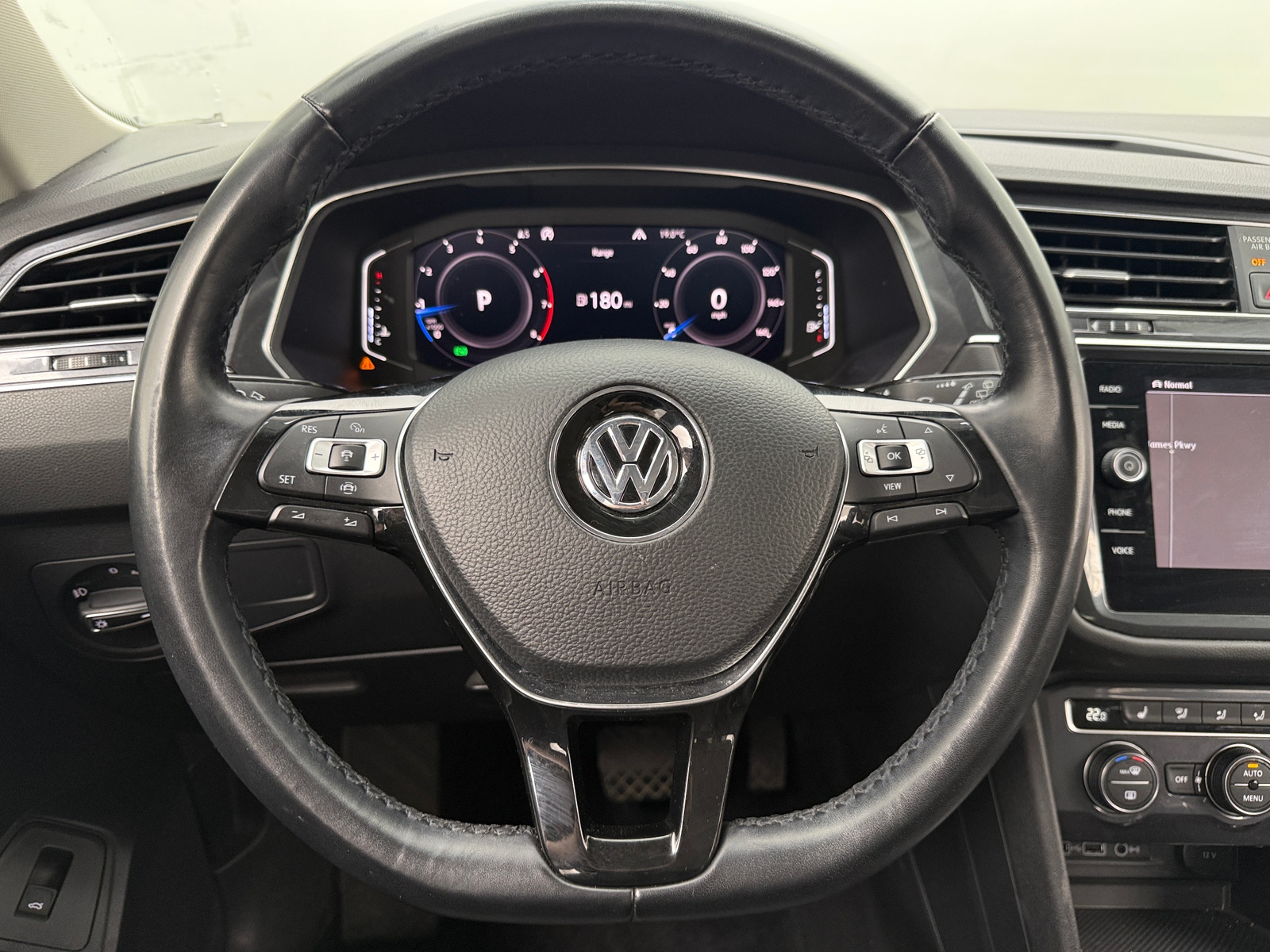 Thumbnail: 2019 Volkswagen Tiguan - 4