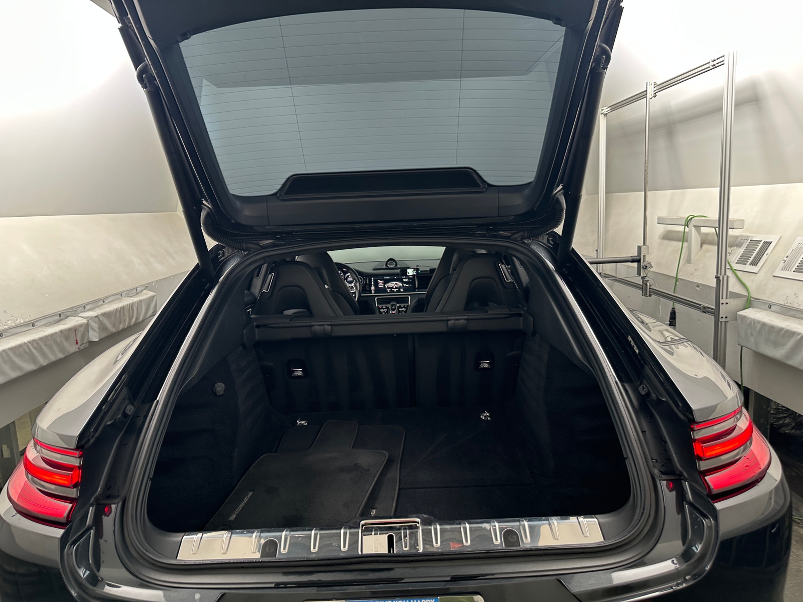 Thumbnail: 2018 Porsche Panamera - 6