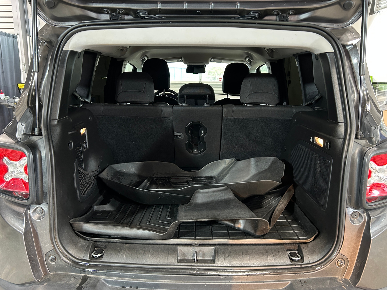 Thumbnail: 2017 Jeep Renegade - 7